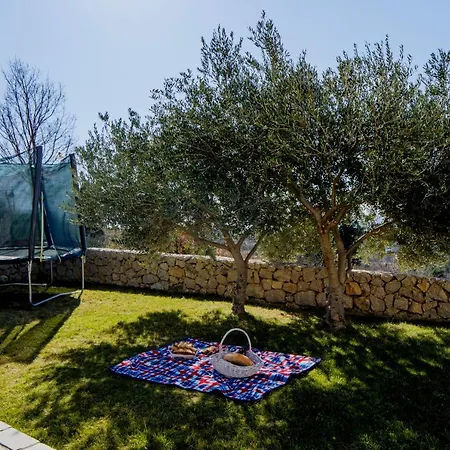Villa Anabella Peaceful With Pool Klis