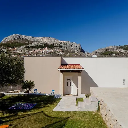Anabella Peaceful With Pool Villa