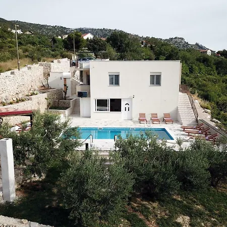 Anabella Peaceful With Pool Villa Klis