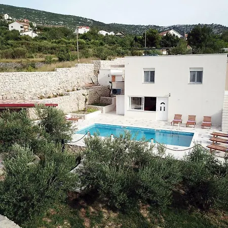 Anabella Peaceful With Pool Villa Klis