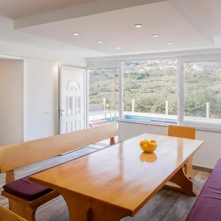 Anabella Peaceful With Pool Villa
